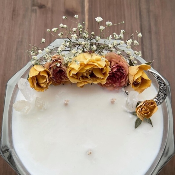 FLANNEL Candle - Soy Wax Candle - Holiday Candle - Crystal Intention Candle - Picture 3 of 6